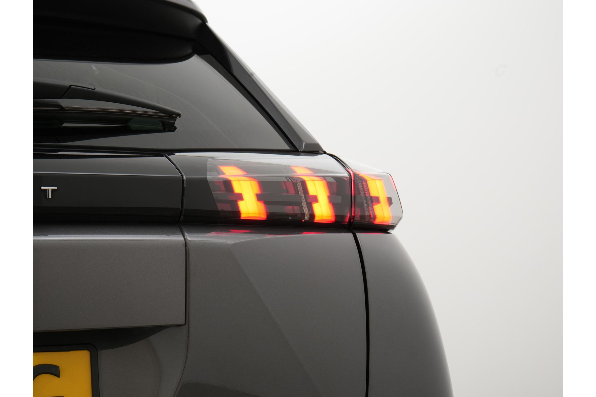 Peugeot 2008 1.2 PURETECH ALLURE PACK 130PK EAT8 46500939-16.jpg | Hvauto.nl