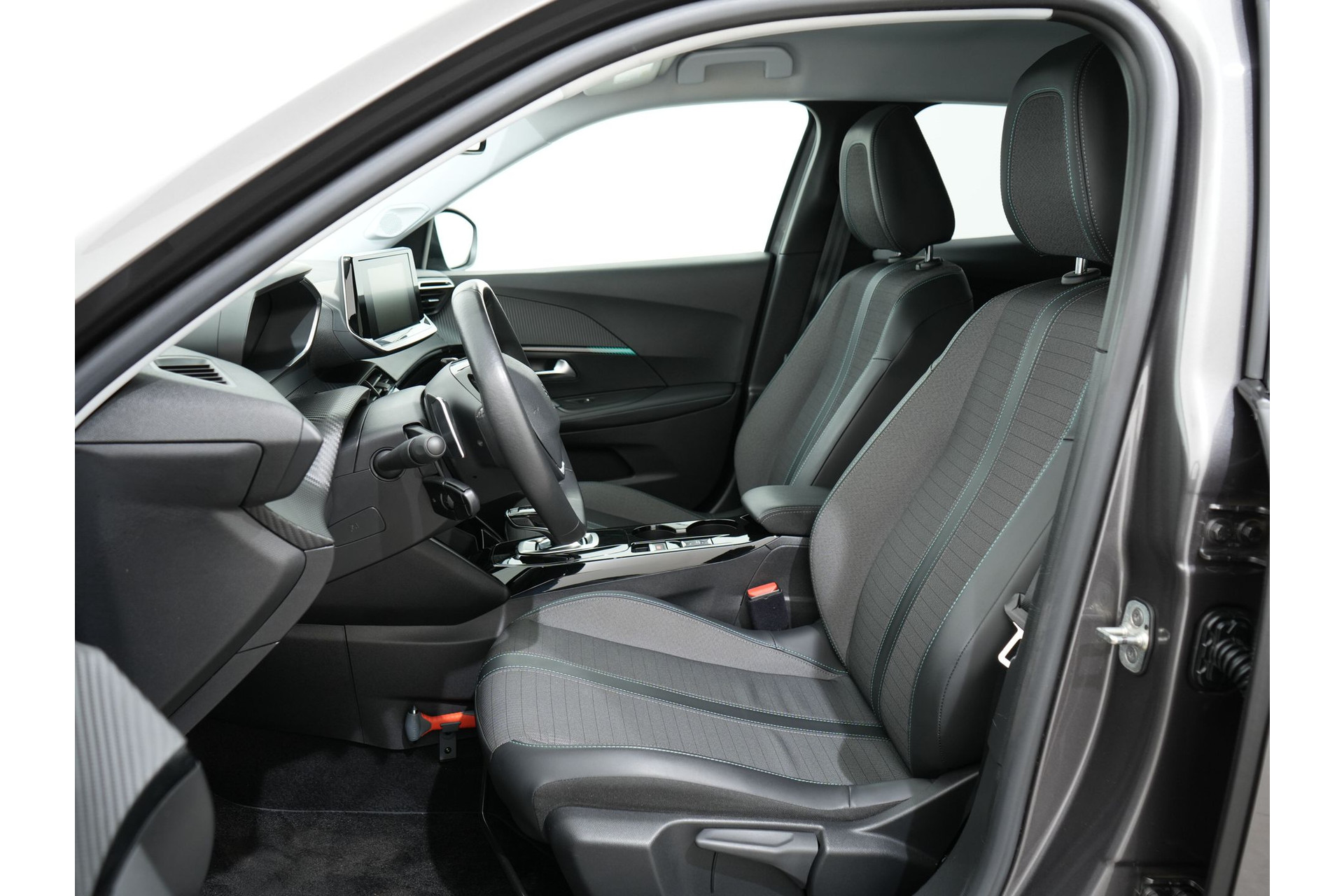 Peugeot 2008 1.2 PURETECH ALLURE PACK 130PK EAT8 46500939-22.jpg | Hvauto.nl