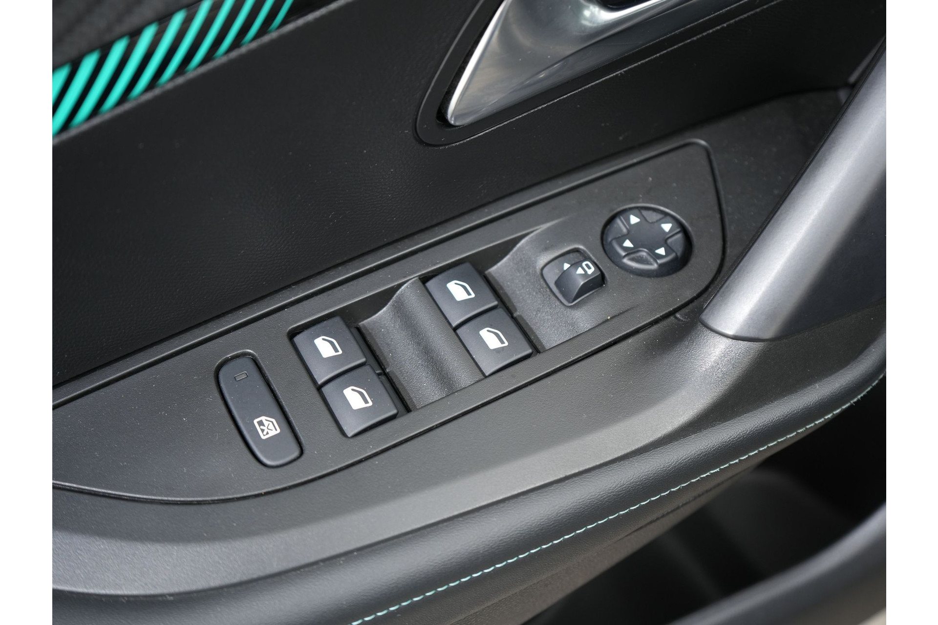 Peugeot 2008 1.2 PURETECH ALLURE PACK 130PK EAT8 46500939-23.jpg | Hvauto.nl