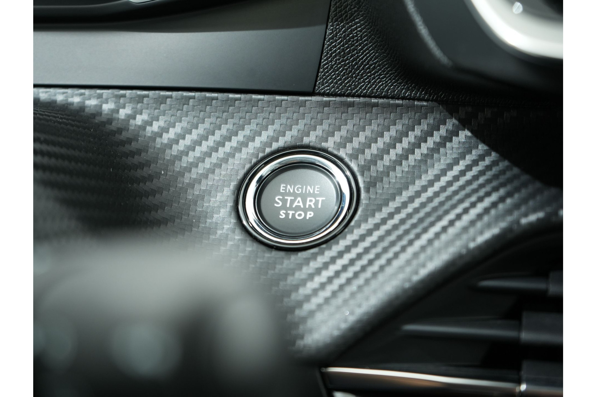 Peugeot 2008 1.2 PURETECH ALLURE PACK 130PK EAT8 46500939-28.jpg | Hvauto.nl