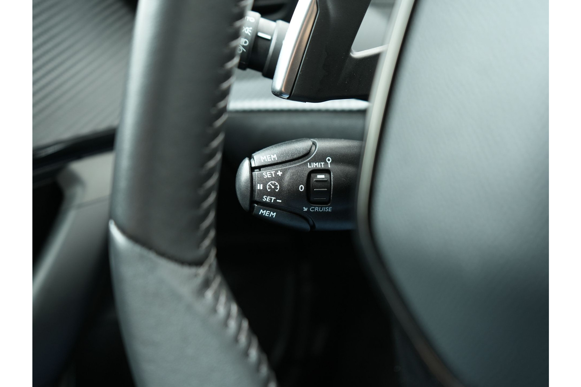 Peugeot 2008 1.2 PURETECH ALLURE PACK 130PK EAT8 46500939-38.jpg | Hvauto.nl