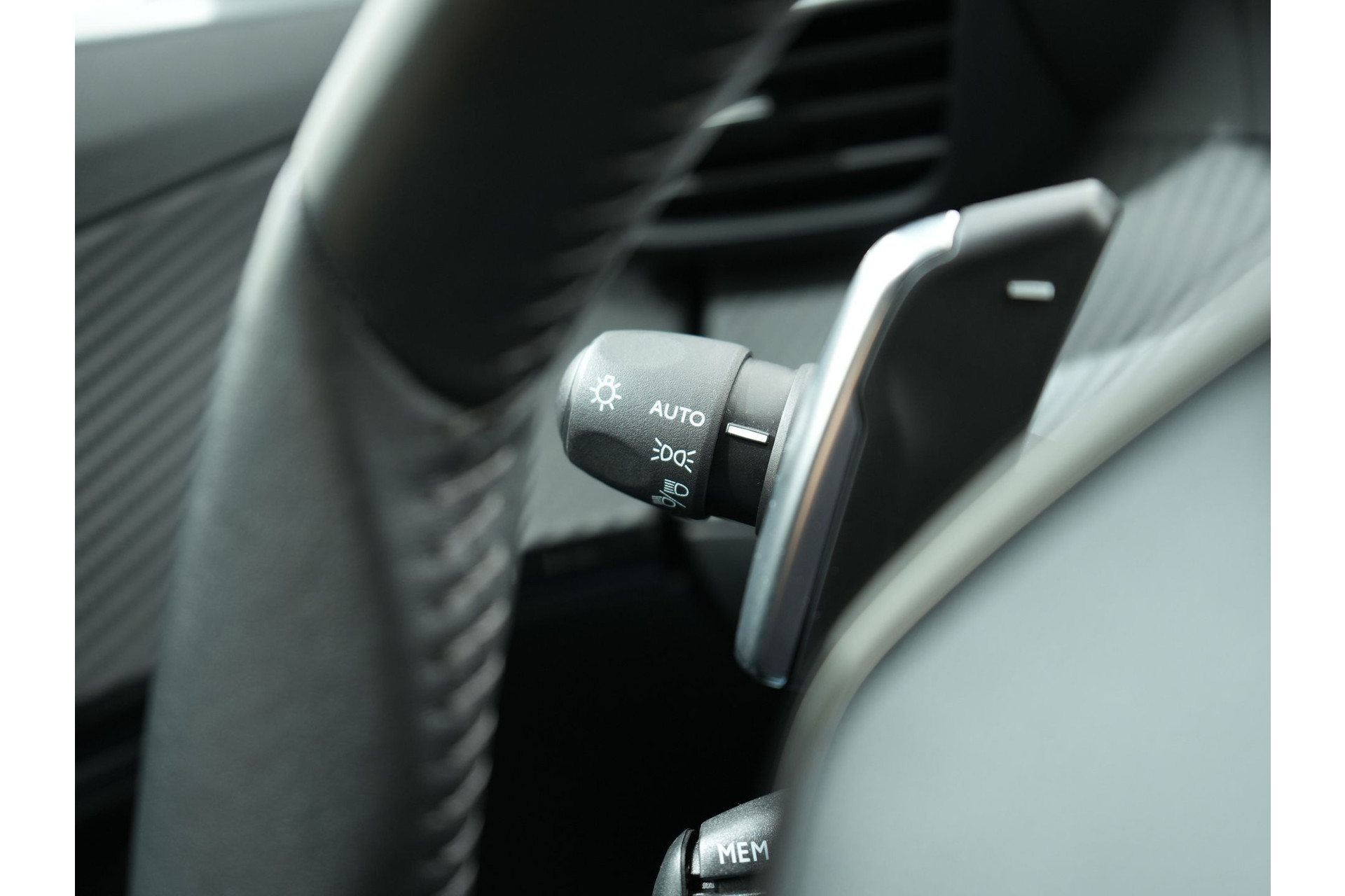 Peugeot 2008 1.2 PURETECH ALLURE PACK 130PK EAT8 46500939-39.jpg | Hvauto.nl