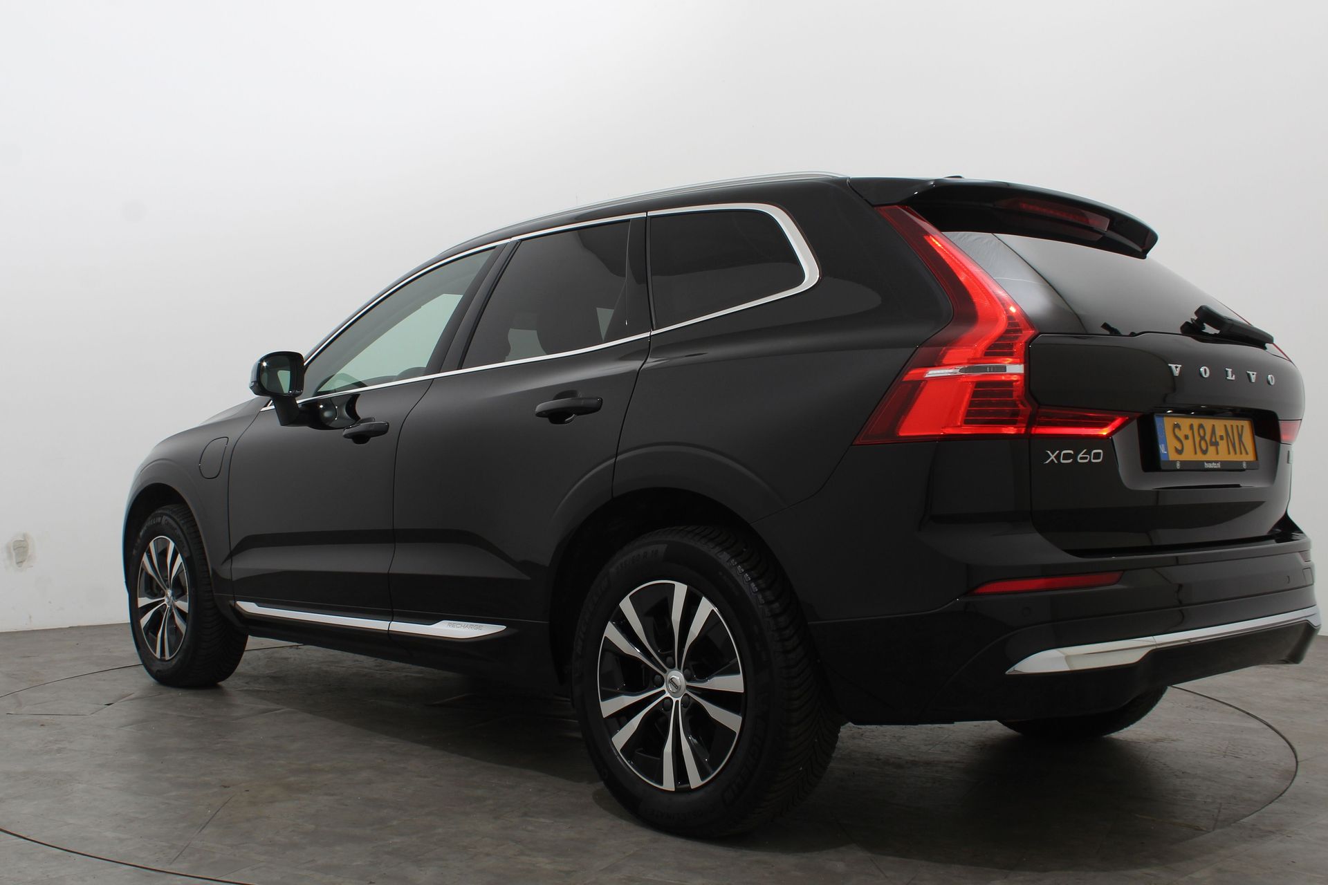 Volvo XC60 2.0 T6 RECHARGE 350PK AWD CORE BRIGHT AUT8 47032639-2.jpg | Hvauto.nl