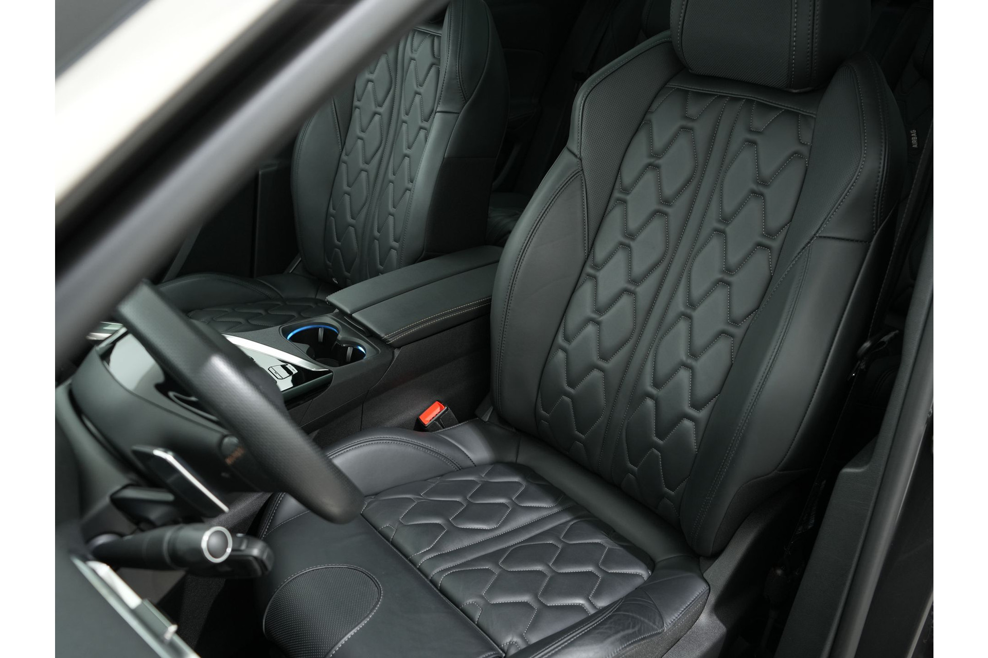 Peugeot 3008 1.6 HYBRID4 300PK GT EAT8 47045997-3.jpg | Hvauto.nl