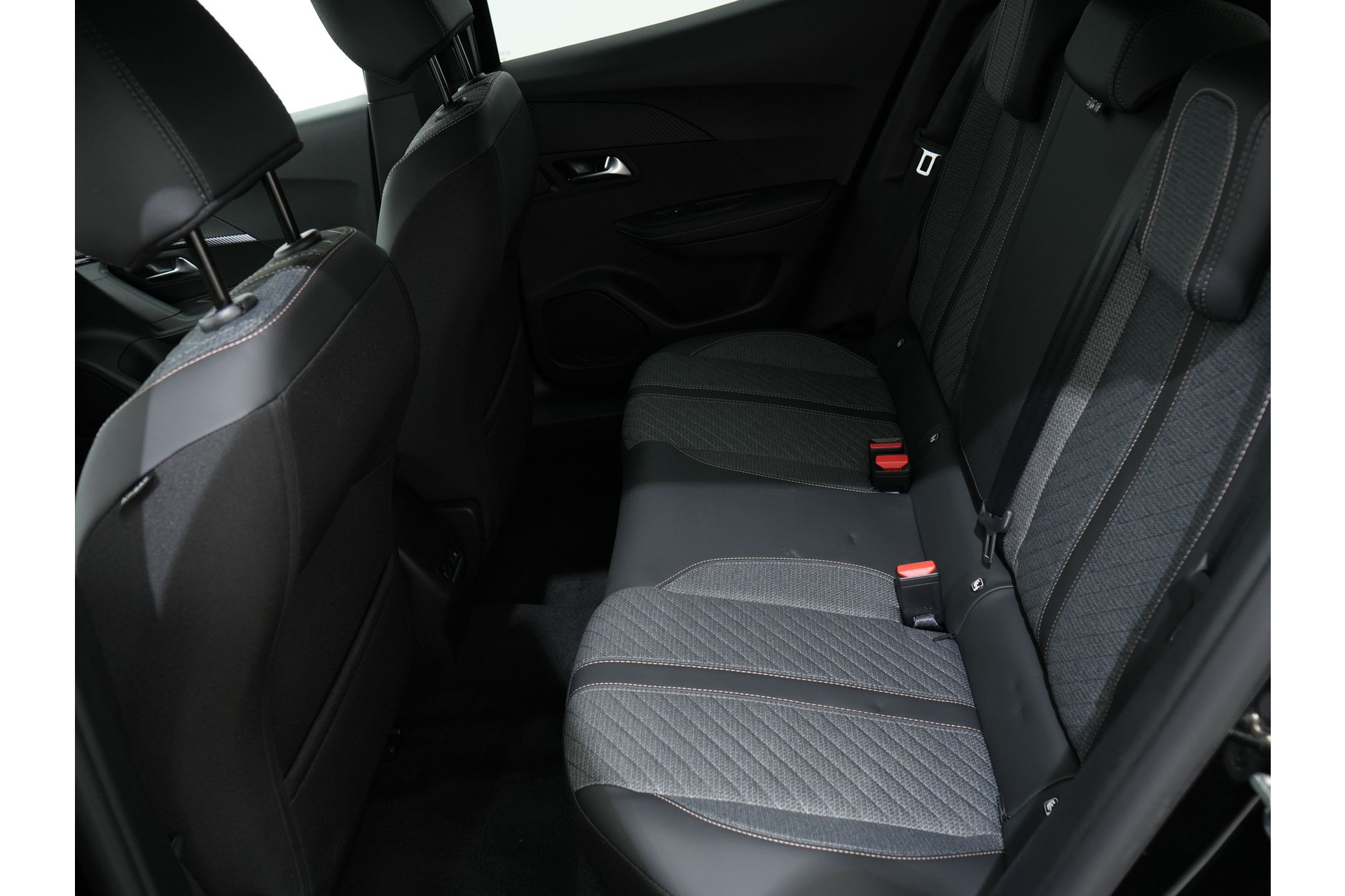 Peugeot 2008 1.2 PURETECH 130PK ALLURE EAT8 47175681-22.jpg | Hvauto.nl