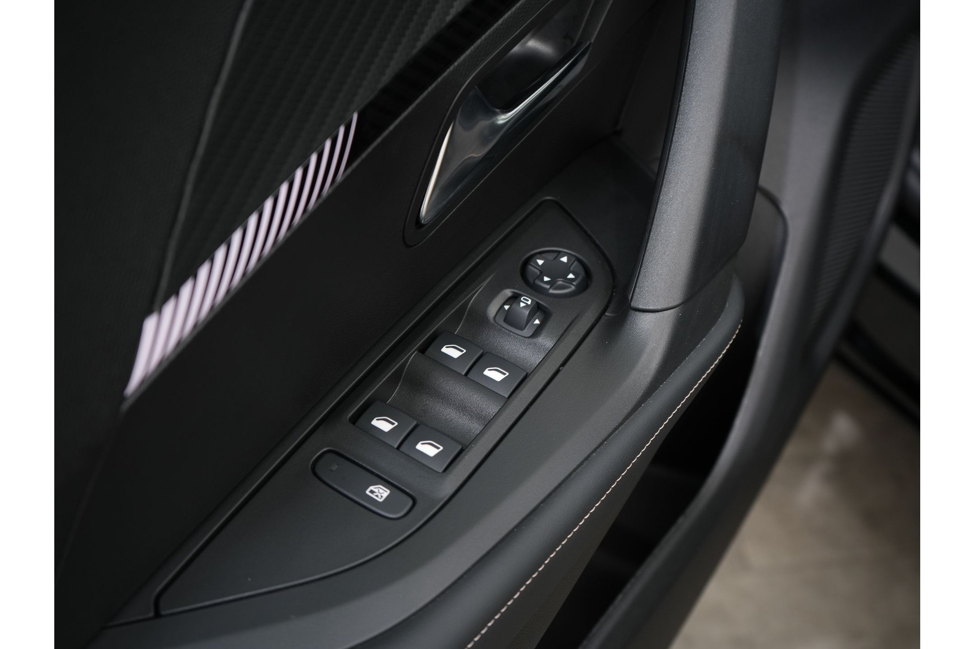 Peugeot 2008 1.2 PURETECH 130PK ALLURE EAT8 47175681-24.jpg | Hvauto.nl