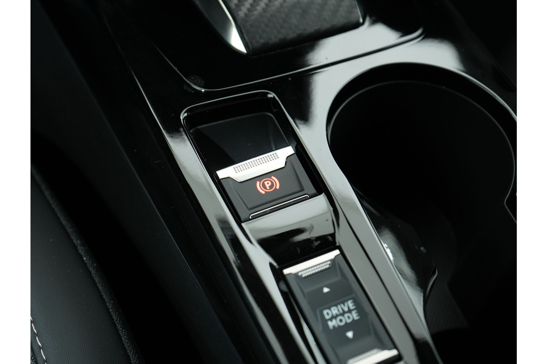 Peugeot 2008 1.2 PURETECH 130PK ALLURE EAT8 47175681-32.jpg | Hvauto.nl