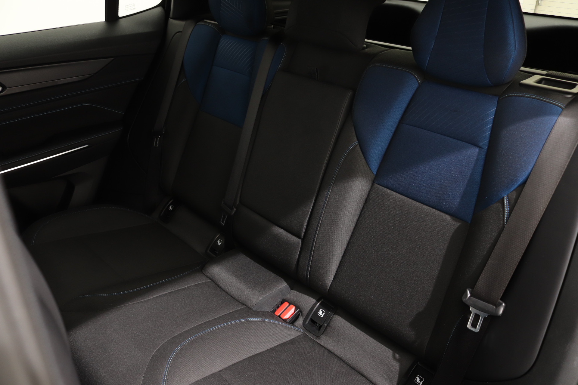 Lynk & Co 01 1.5 PLUG-IN HYBRID (MY 2024) 261PK AUT7 47350802-4.jpg | Hvauto.nl