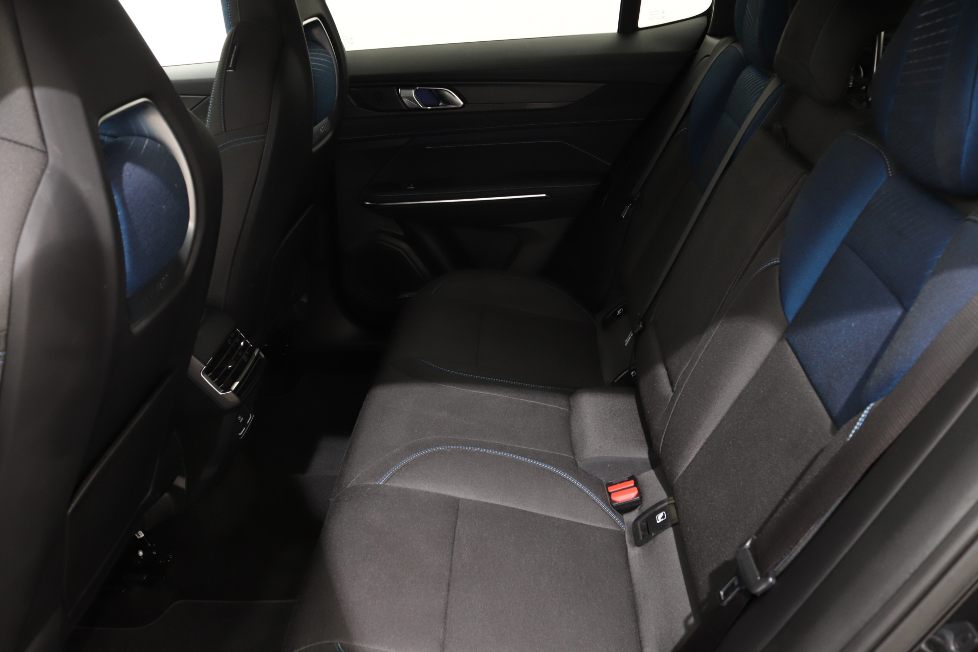 Lynk & Co 01 1.5 PHEV BLACK EDITION (MY 2024) 261PK AUT7 47350802-42.jpg | Hvauto.nl