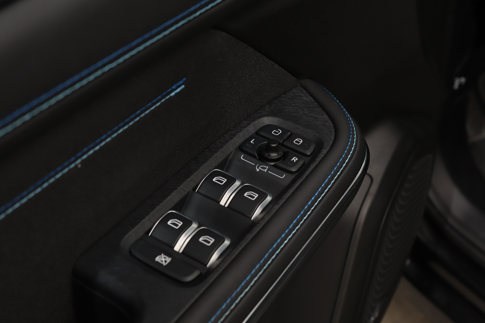 Lynk & Co 01 1.5 PHEV BLACK EDITION (MY 2024) 261PK AUT7 47350802-43.jpg | Hvauto.nl