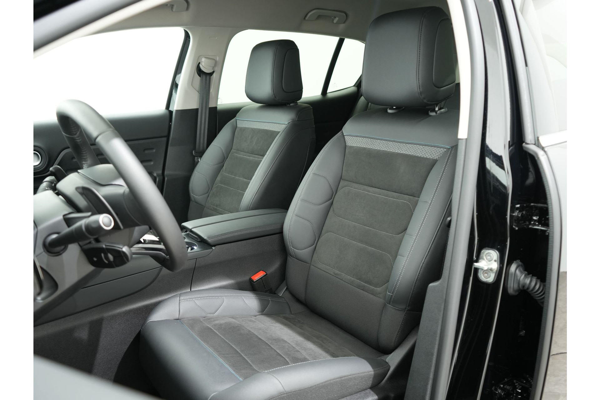 Citroën C5 Aircross 1.6 PLUG-IN HYBRID 225PK Ë-SERIES EAT8 47373997-3.jpg | Hvauto.nl