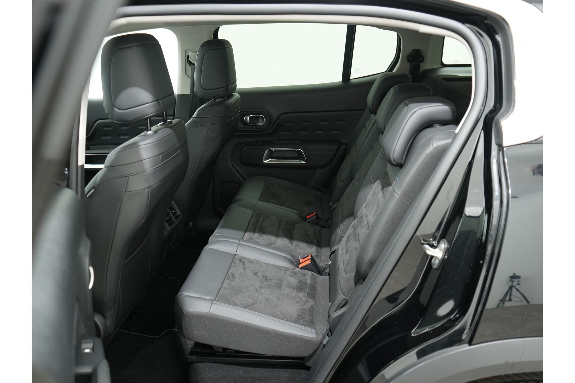 Citroën C5 Aircross 1.6 PLUG-IN HYBRID 225PK Ë-SERIES EAT8 47373997-31.jpg | Hvauto.nl
