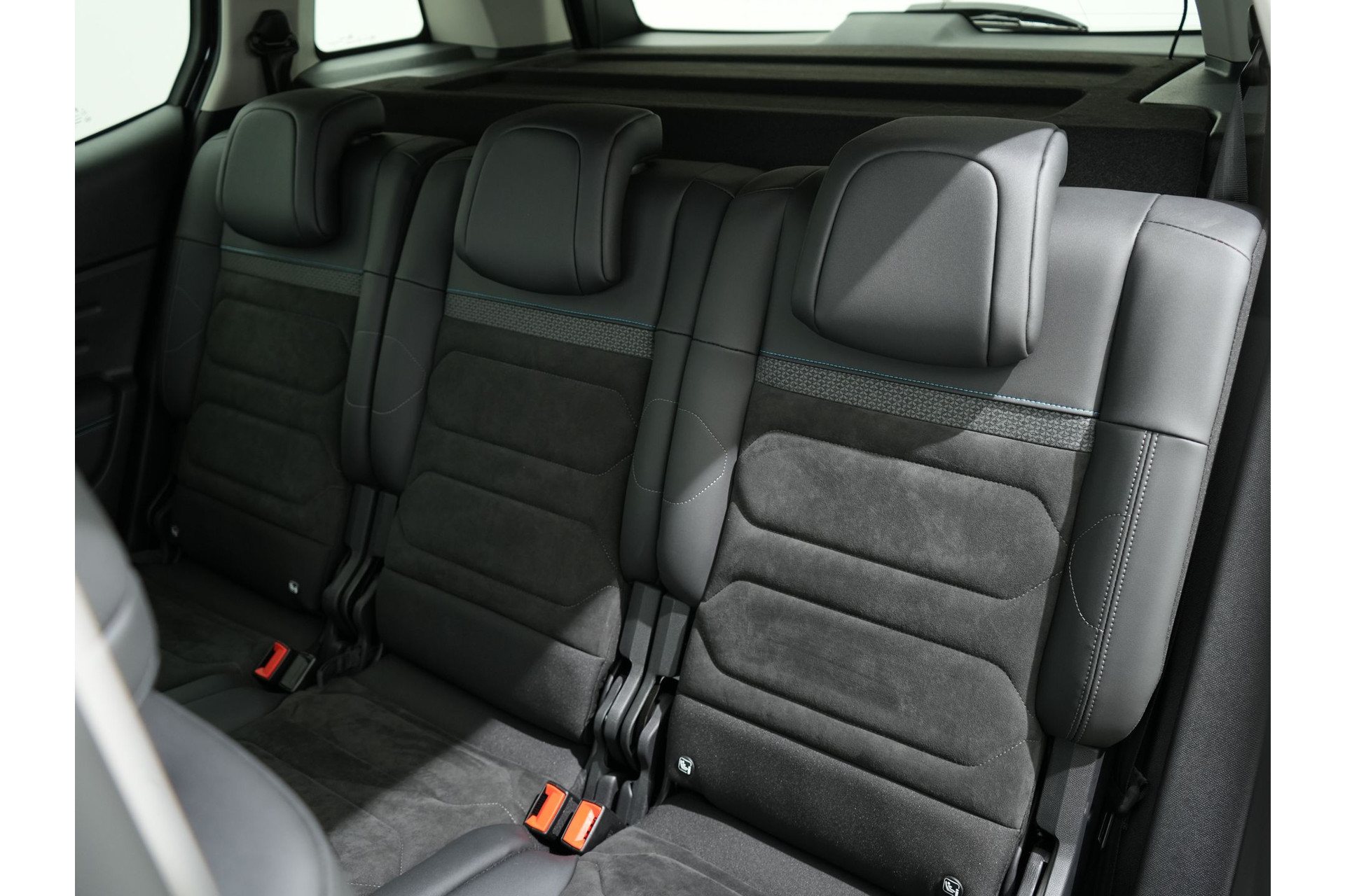 Citroën C5 Aircross 1.6 PLUG-IN HYBRID 225PK Ë-SERIES EAT8 47373997-4.jpg | Hvauto.nl