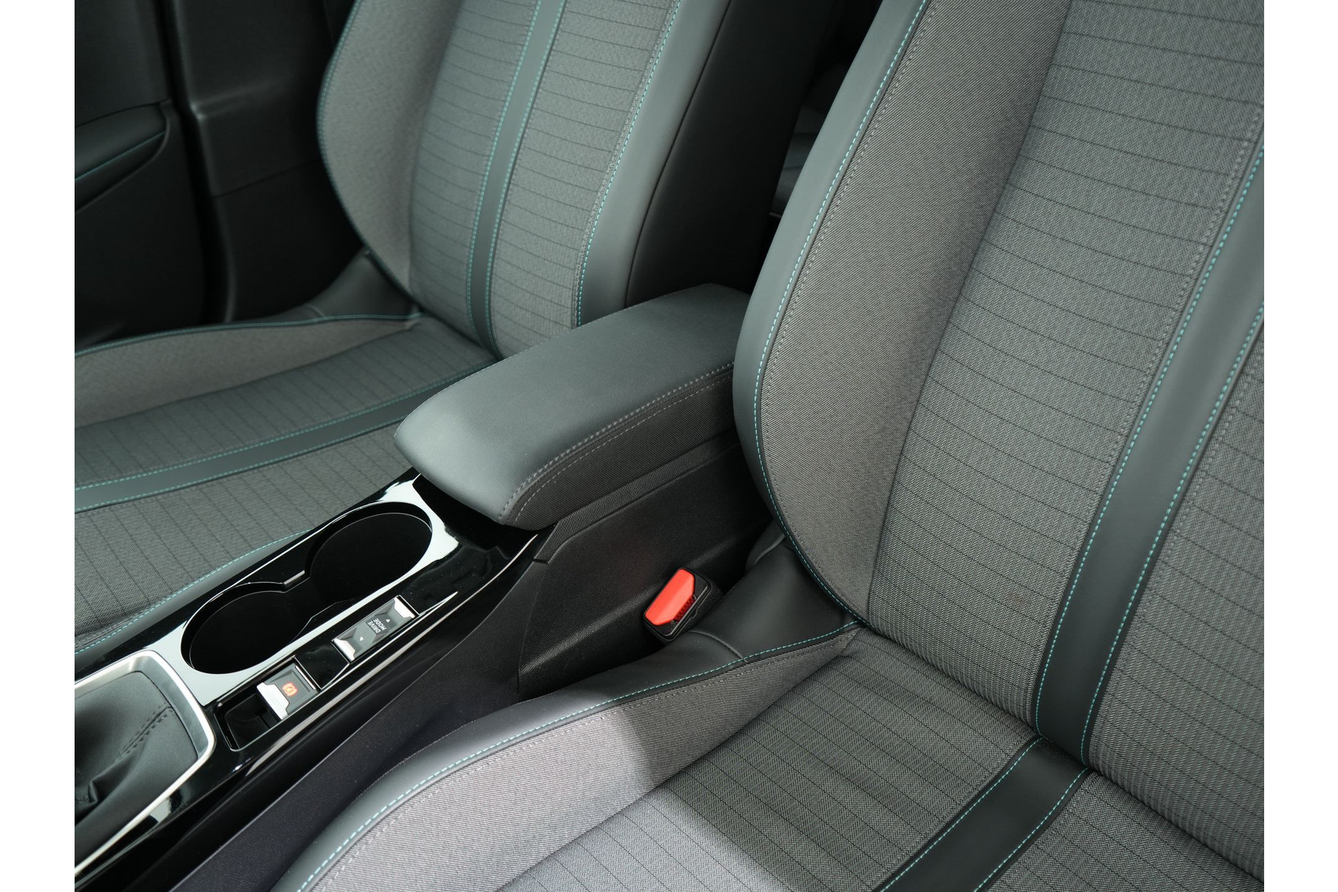 Peugeot 2008 1.2 PURETECH 130PK ALLURE PACK 47595347-31.jpg | Hvauto.nl