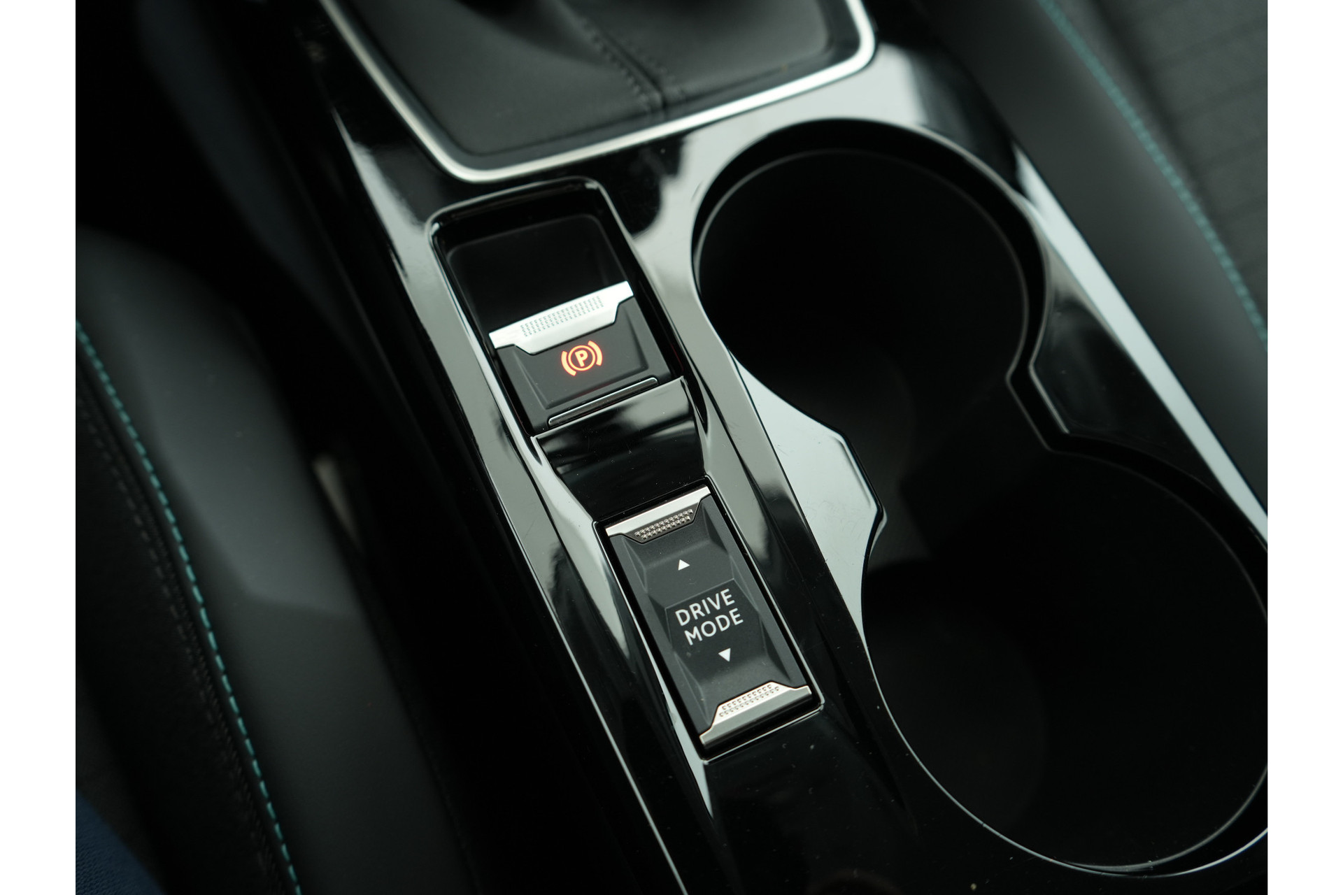 Peugeot 2008 1.2 PURETECH 130PK ALLURE PACK 47595347-41.jpg | Hvauto.nl