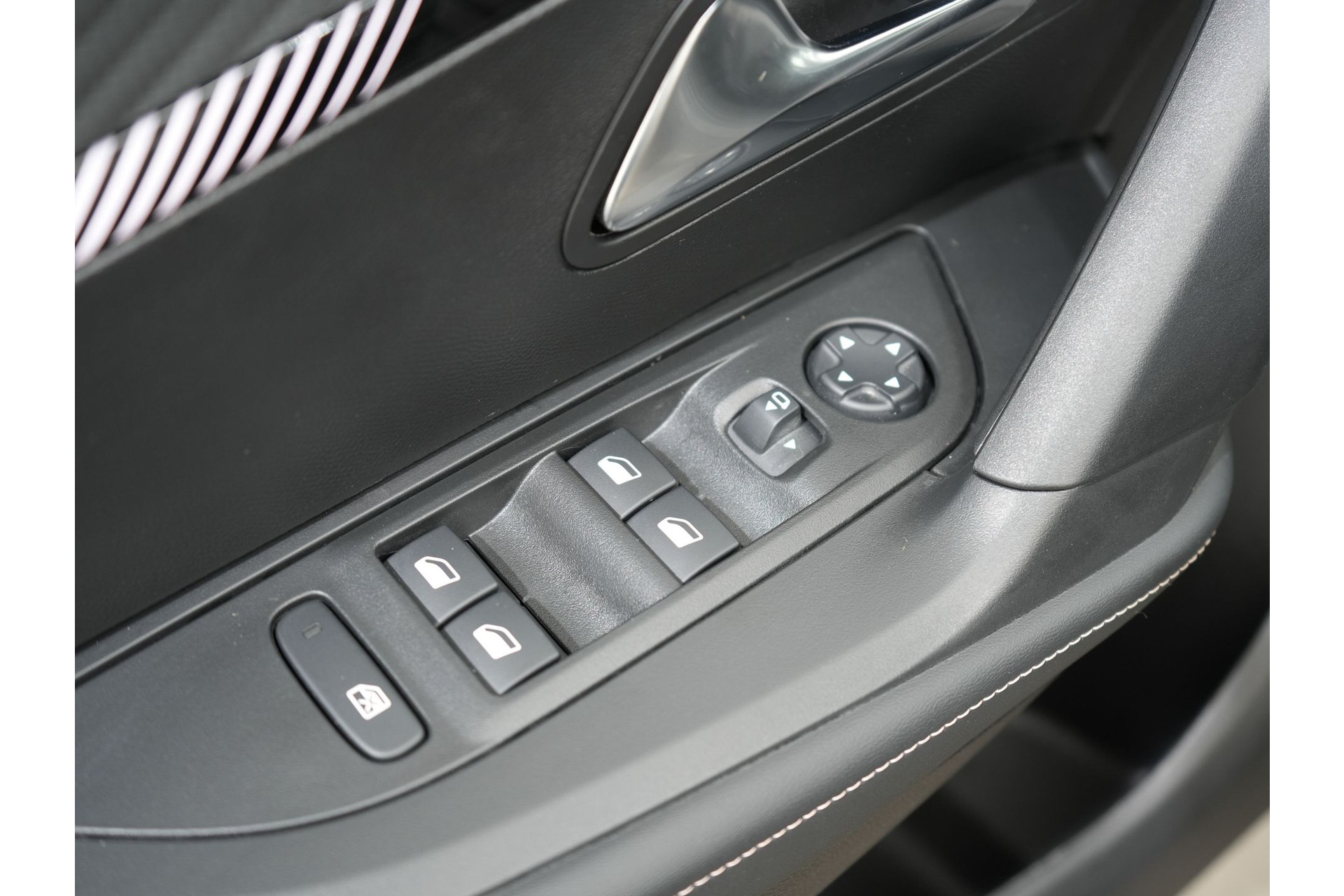 Peugeot 2008 1.2 PURETECH 130PK ALLURE EAT8 47924992-21.jpg | Hvauto.nl