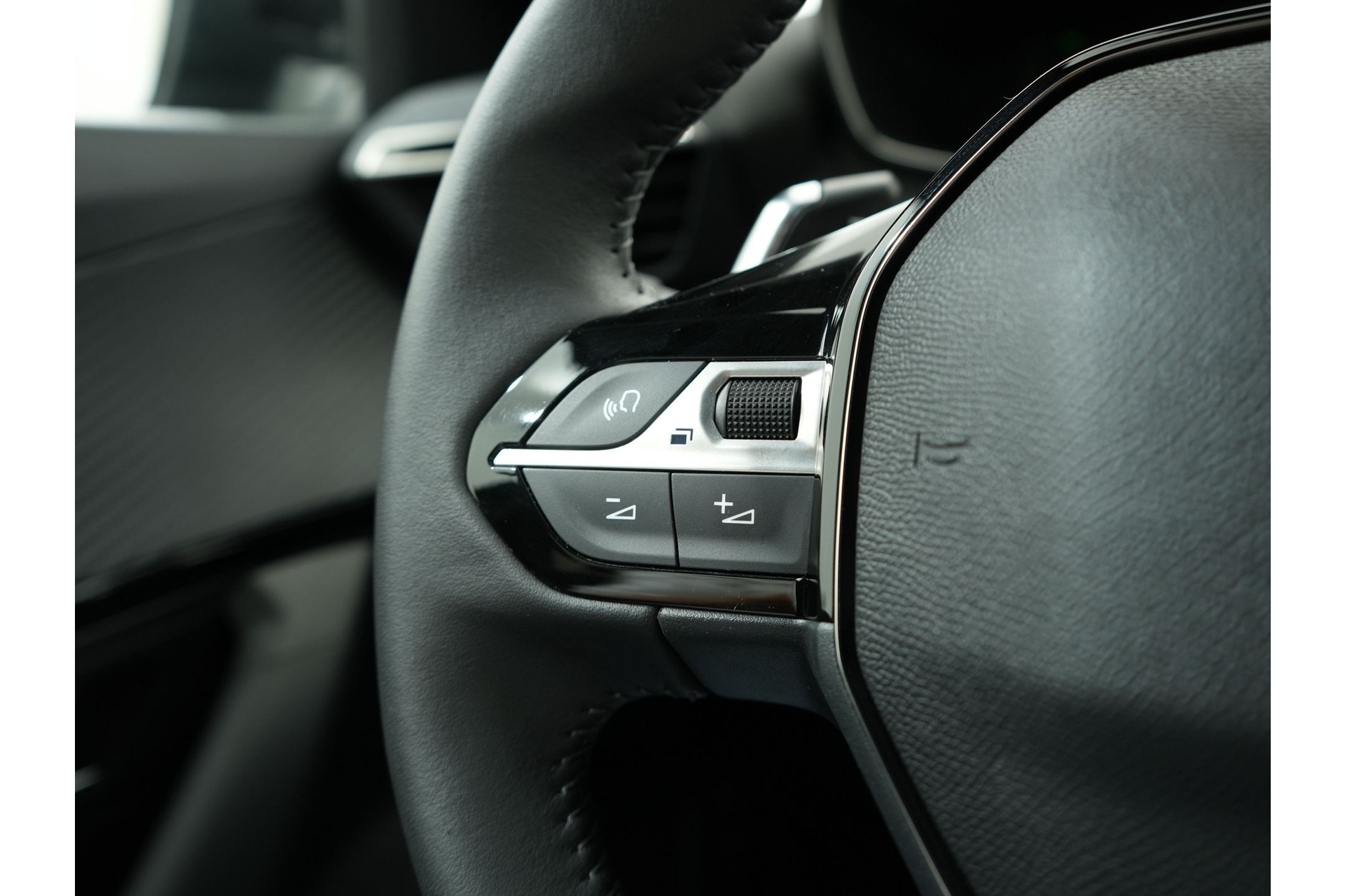 Peugeot 2008 1.2 PURETECH 130PK ALLURE EAT8 47924992-35.jpg | Hvauto.nl