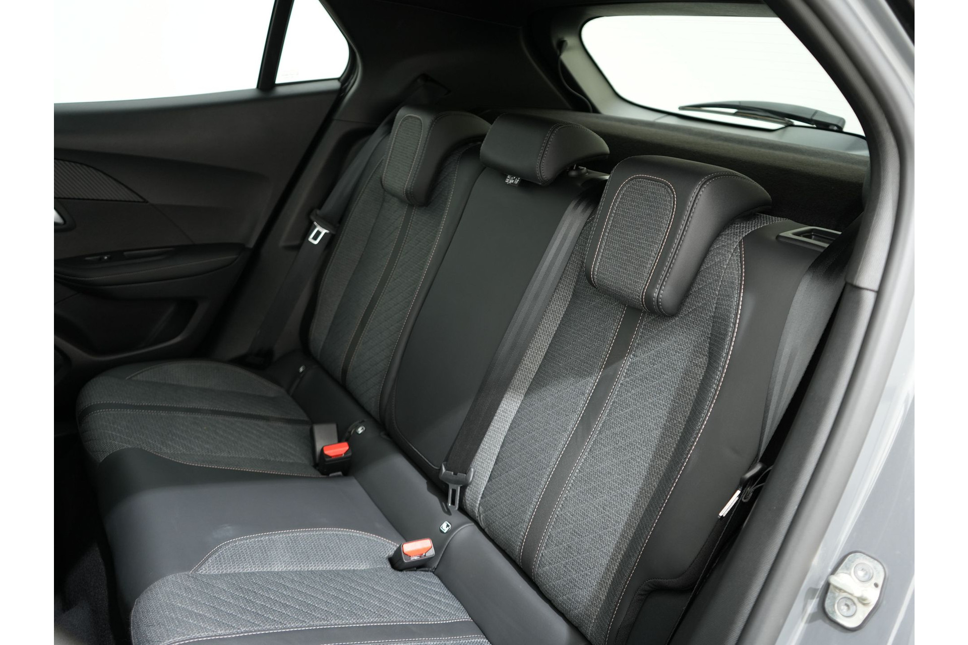 Peugeot 2008 1.2 PURETECH 130PK ALLURE EAT8 47924992-4.jpg | Hvauto.nl