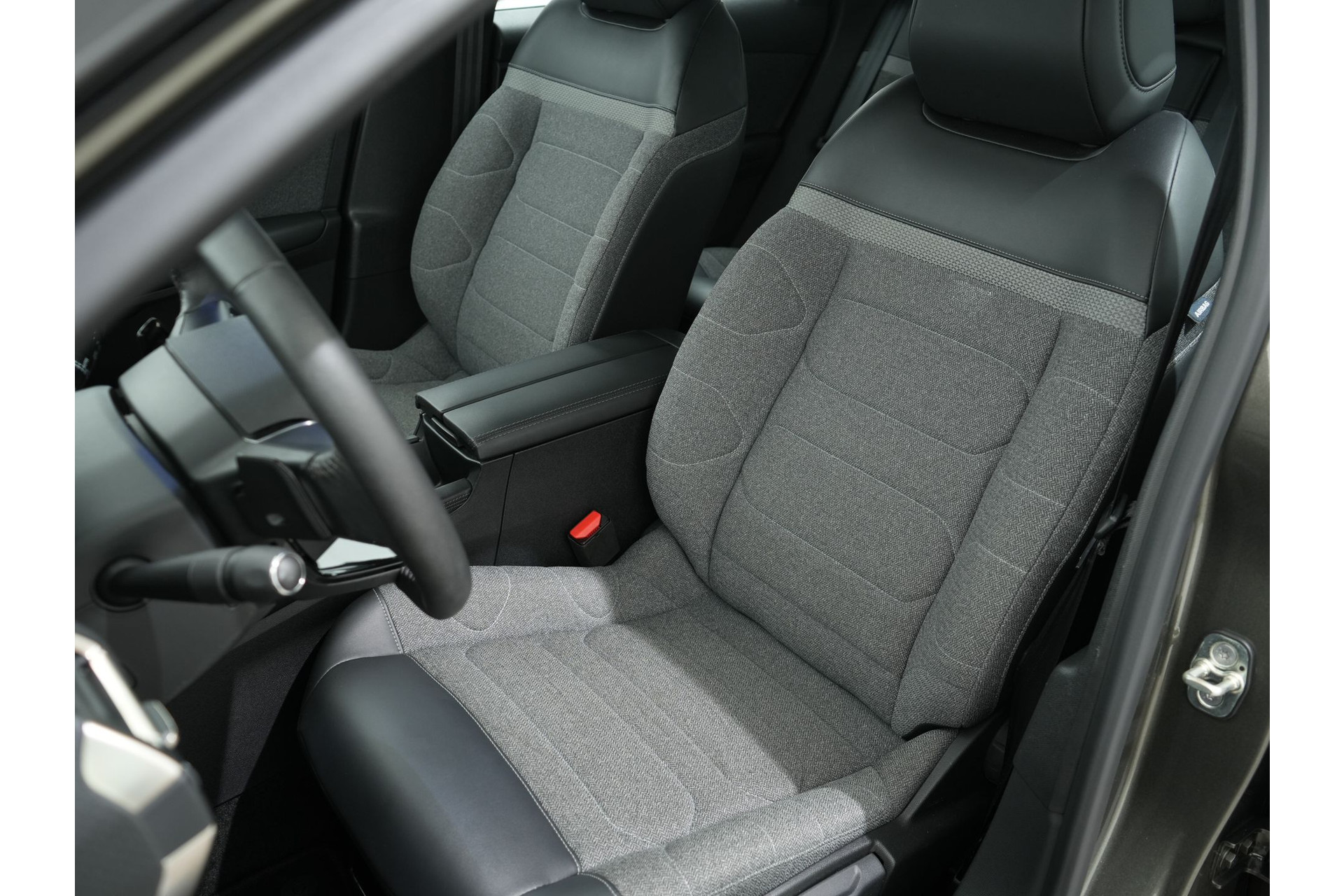 Citroën C5 X 1.6 PLUG-IN HYBRID 225PK BUSINESS EAT8 48193368-3.jpg | Hvauto.nl