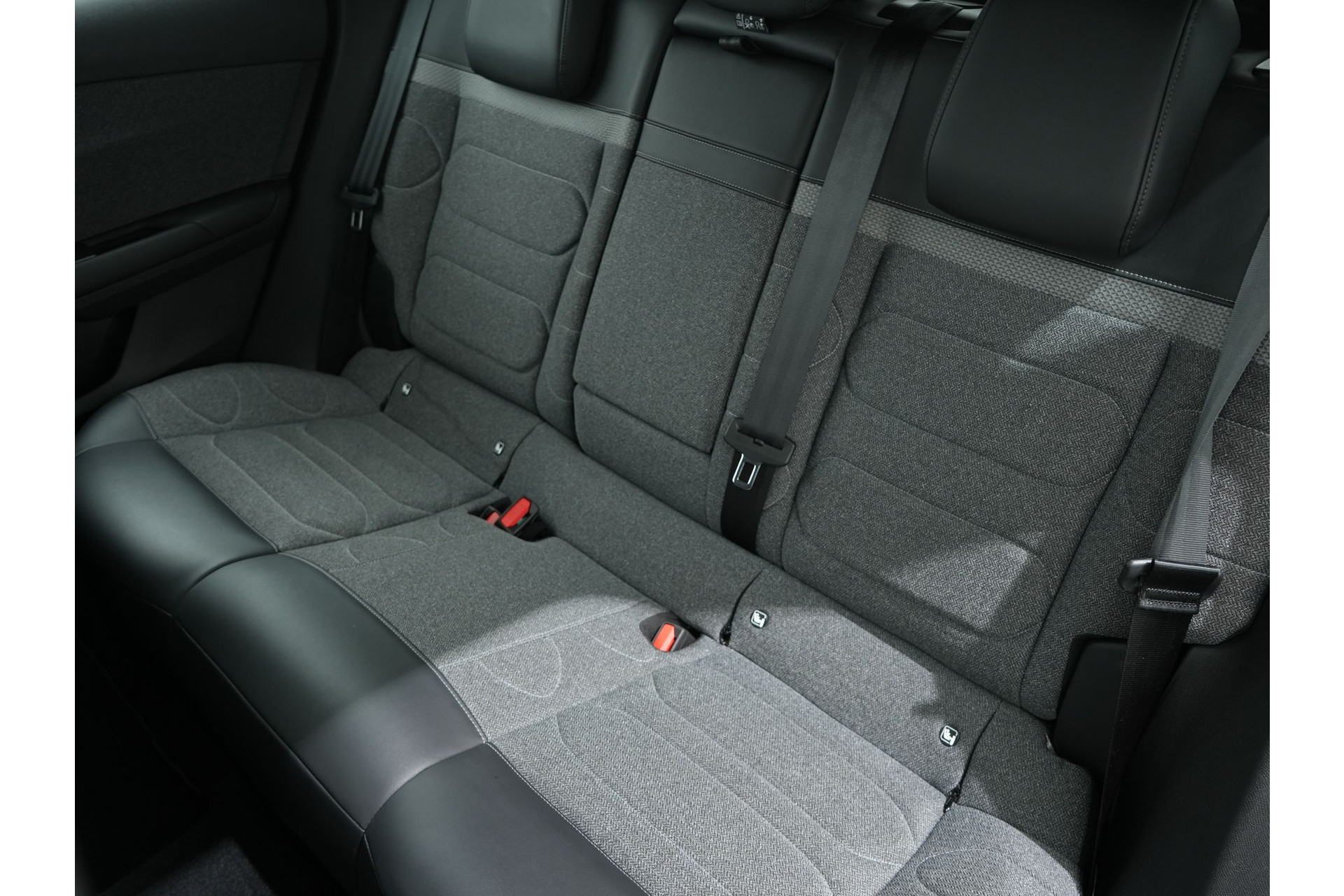 Citroën C5 X 1.6 PLUG-IN HYBRID 225PK BUSINESS EAT8 48193368-4.jpg | Hvauto.nl