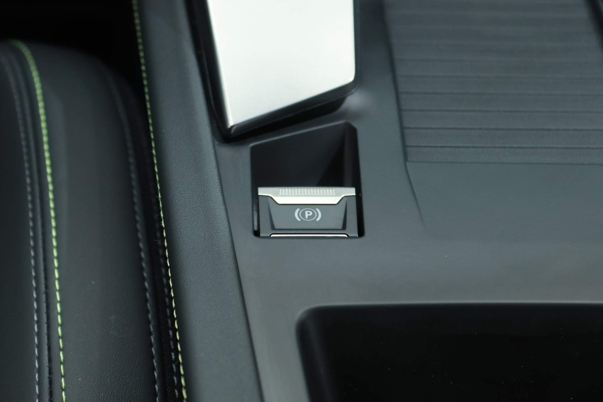 Peugeot 308 SW 1.2 PURETECH 130PK GT EAT8 48516315-26.jpg | Hvauto.nl