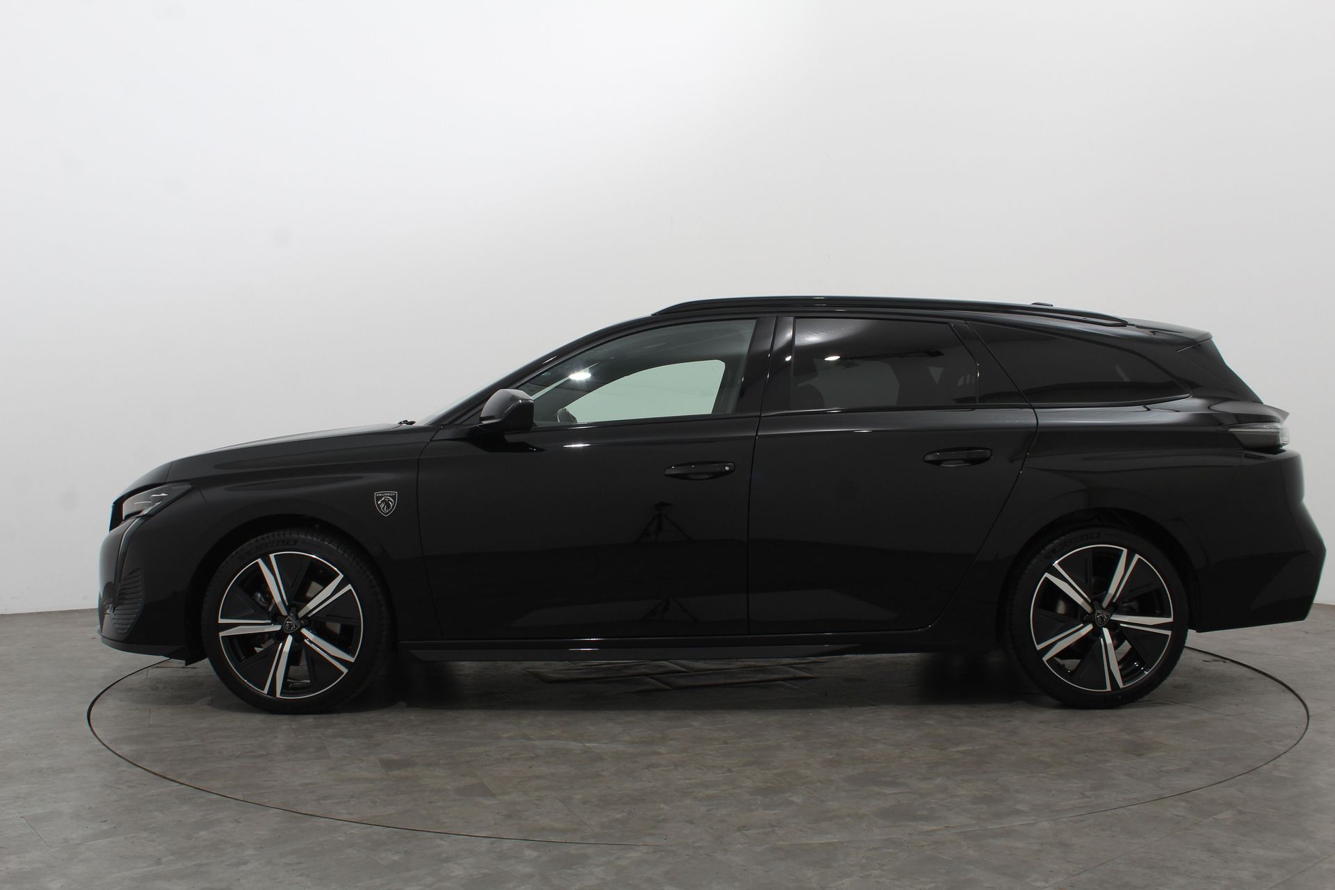 Peugeot 308 SW 1.2 PURETECH 130PK GT EAT8 48516315-5.jpg | Hvauto.nl