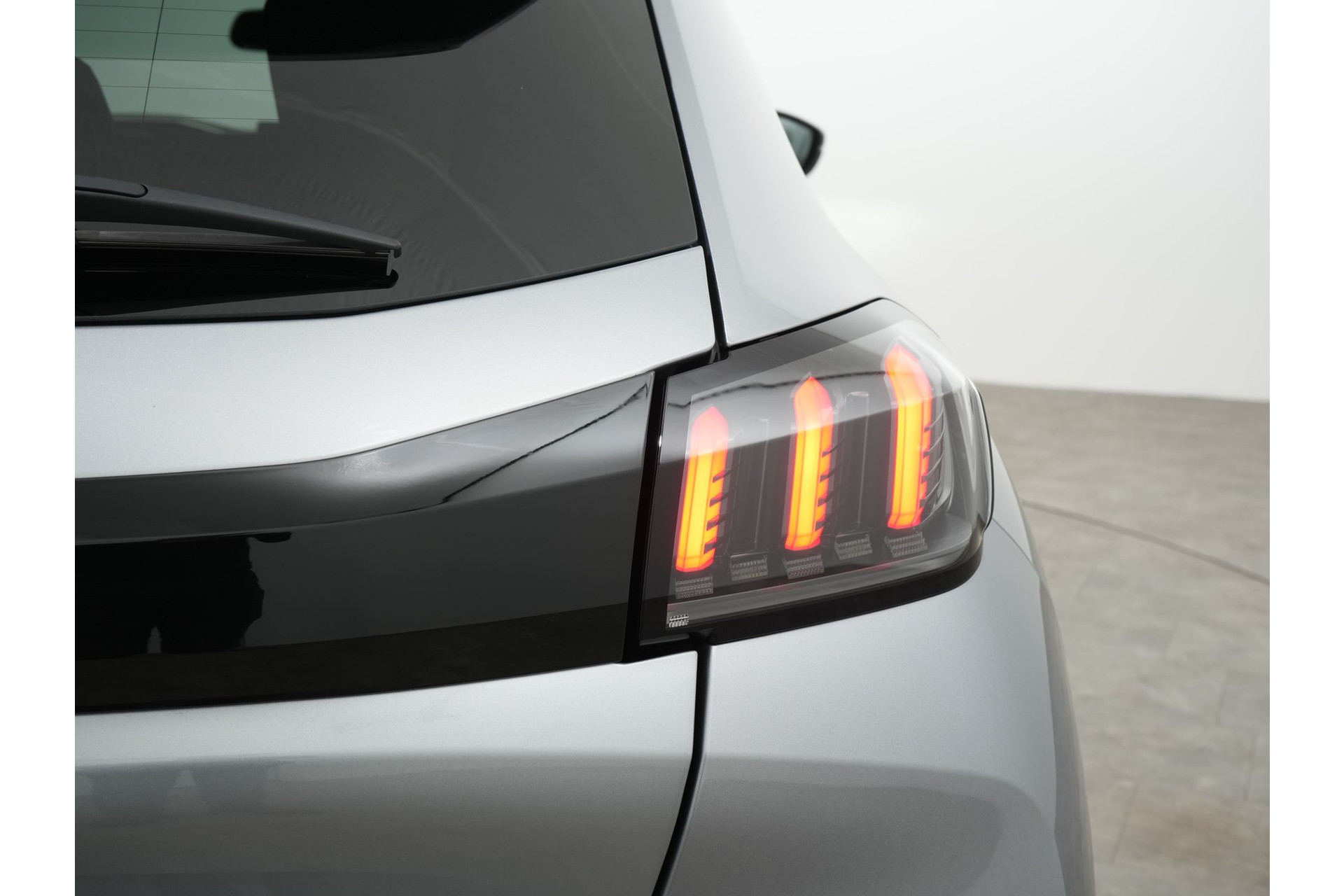 Peugeot 208 1.2 PURETECH 100PK ALLURE PACK 48606679-21.jpg | Hvauto.nl