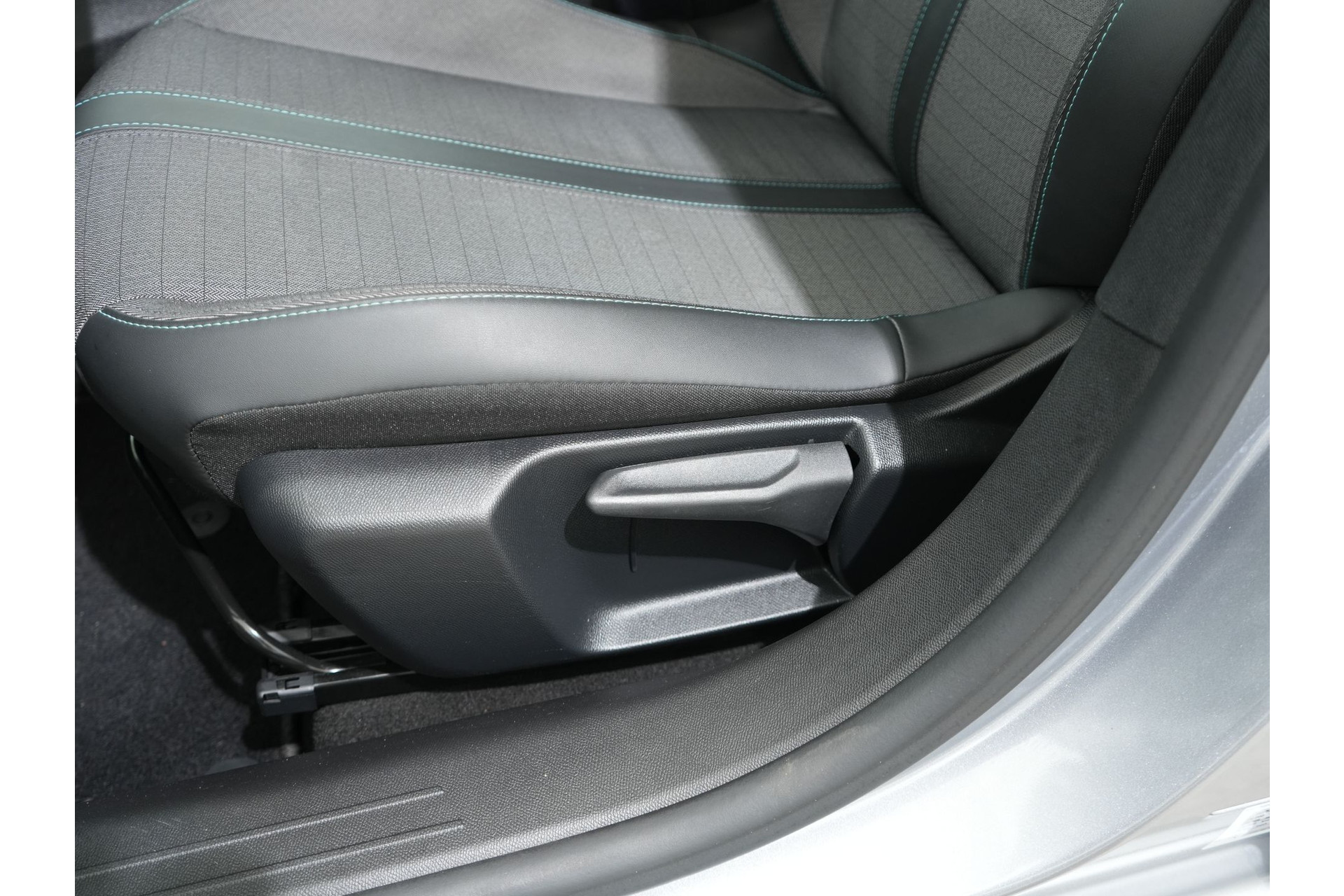 Peugeot 208 1.2 PURETECH 100PK ALLURE PACK 48606679-48.jpg | Hvauto.nl