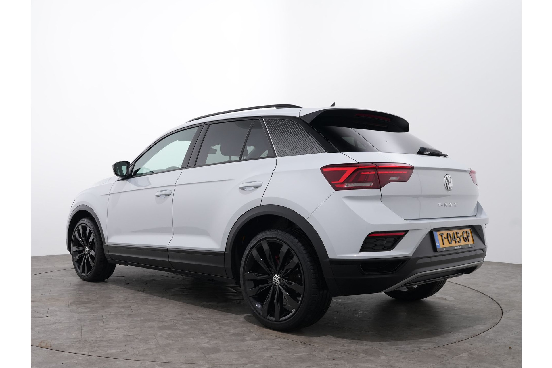Volkswagen T-Roc 1.5 TSI 150PK STYLE BLACK PACK DSG 49262143-2.jpg | Hvauto.nl