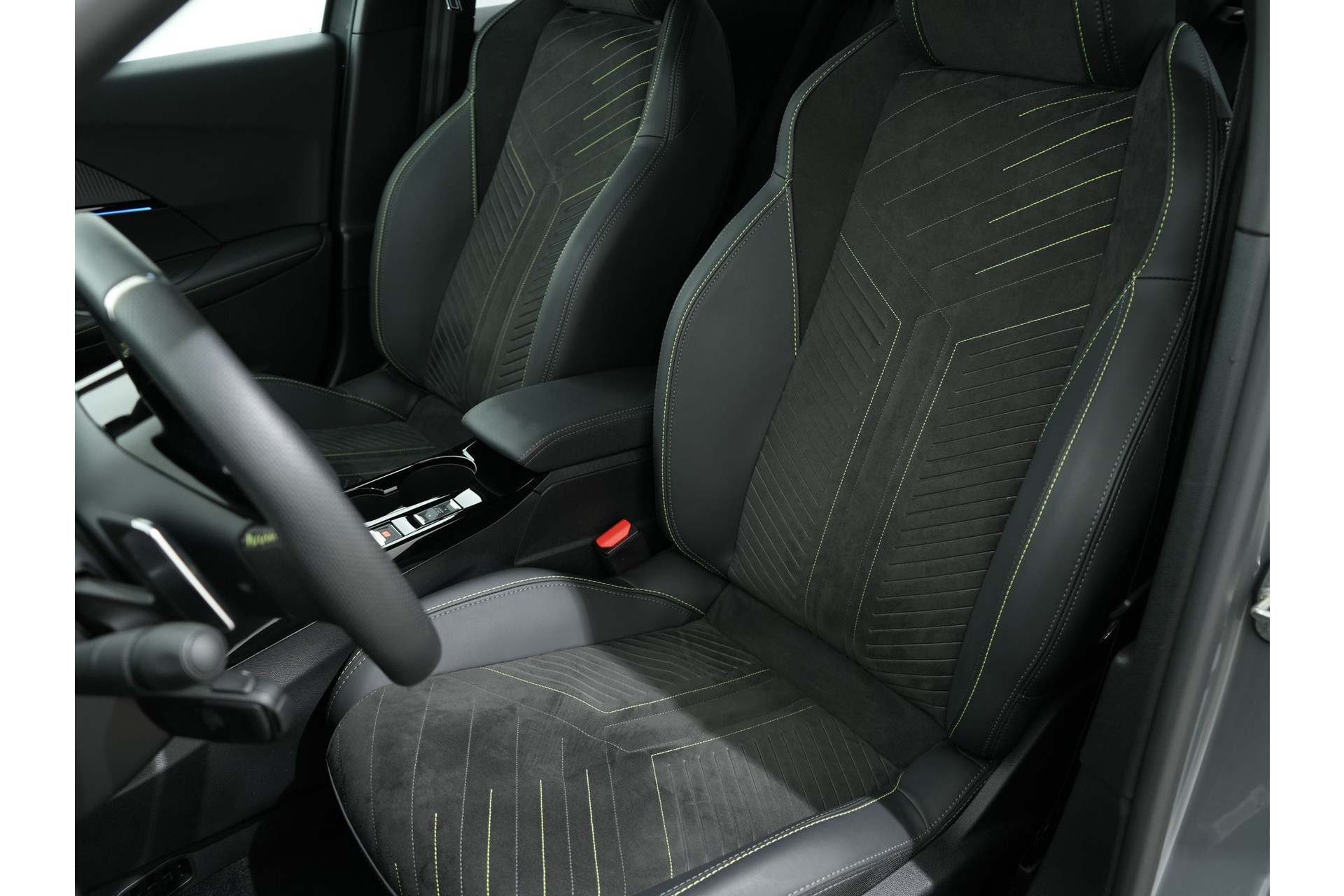 Peugeot 2008 1.2 HYBRID 145PK ALLURE E-DCS6 49653232-3.jpg | Hvauto.nl