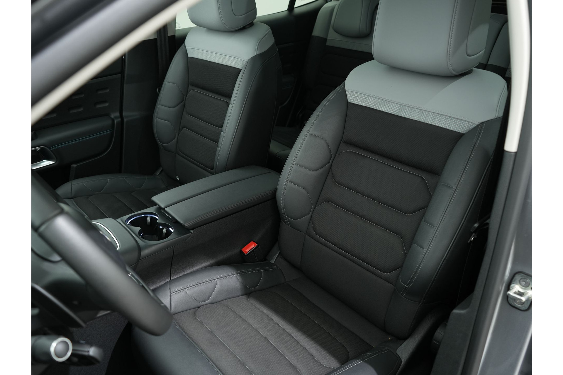 Citroën C5 Aircross 1.6 PHEV 225PK MAX BLACK PACK 49920916-3.jpg | Hvauto.nl