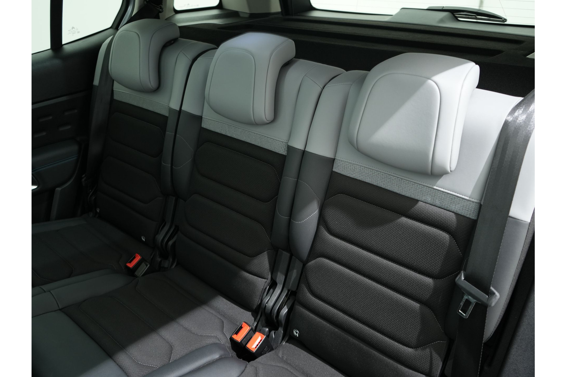 Citroën C5 Aircross 1.6 PHEV 225PK MAX BLACK PACK 49920916-4.jpg | Hvauto.nl