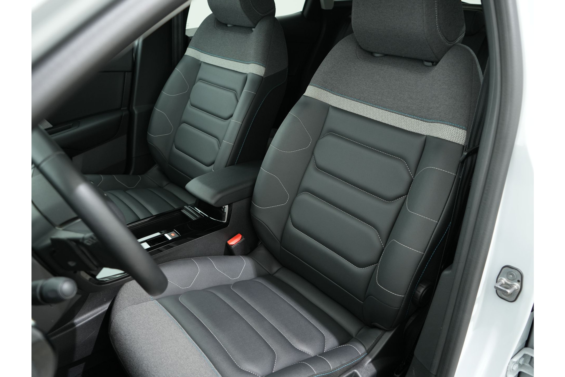 Citroën C4 1.2 PURETECH 130PK SHINE EAT8 50157460-3.jpg | Hvauto.nl