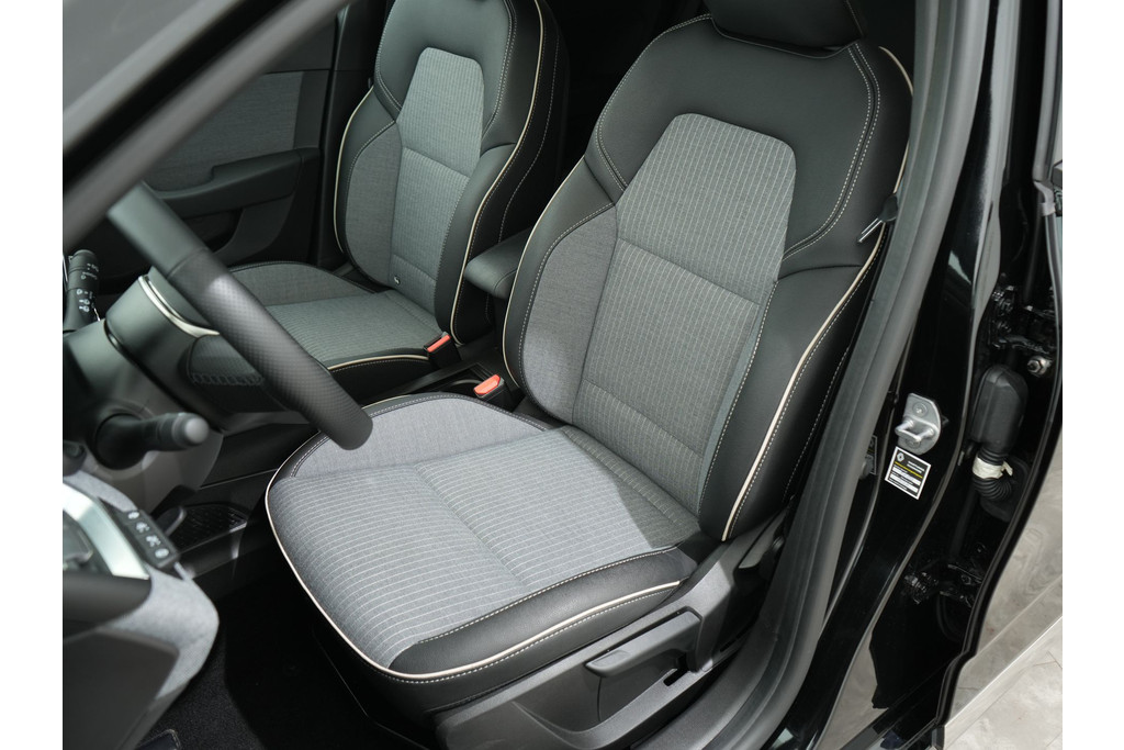 Renault Clio 1.6 E-TECH FULL HYBRID 145PK TECHNO 53498828-3.jpg | Hvauto.nl