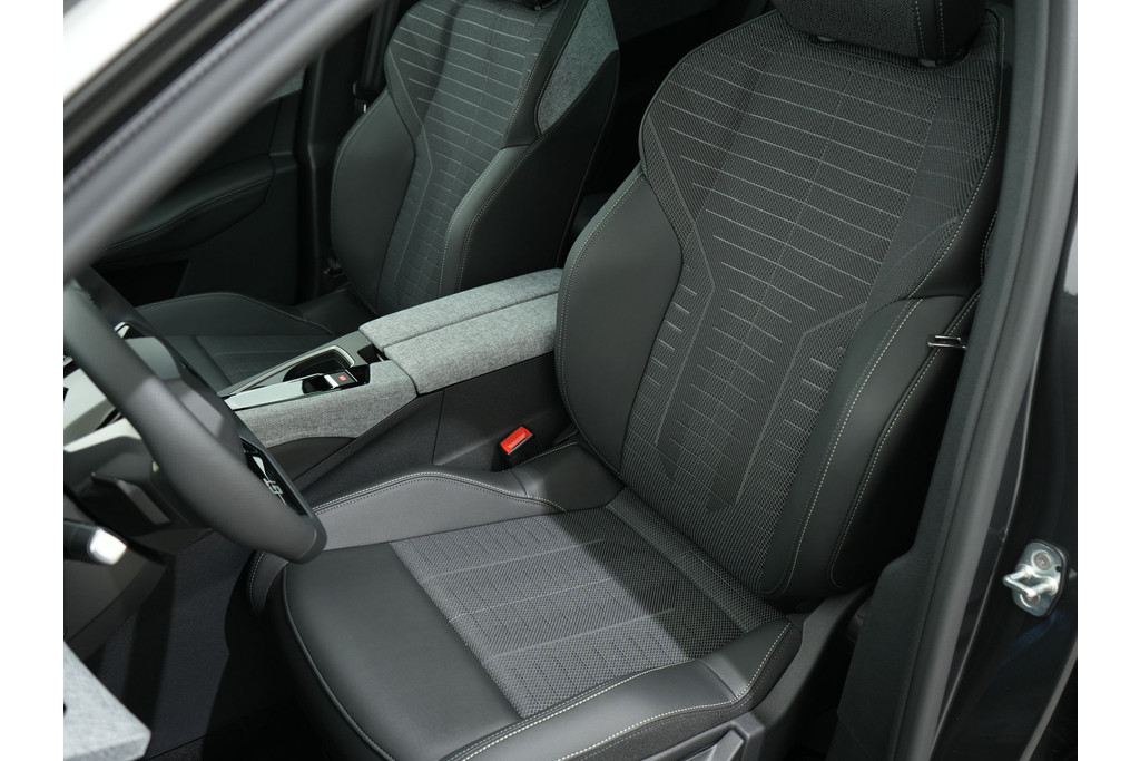 Peugeot e-3008 GT 73 KWH 210PK 54174685-3.jpg | Hvauto.nl