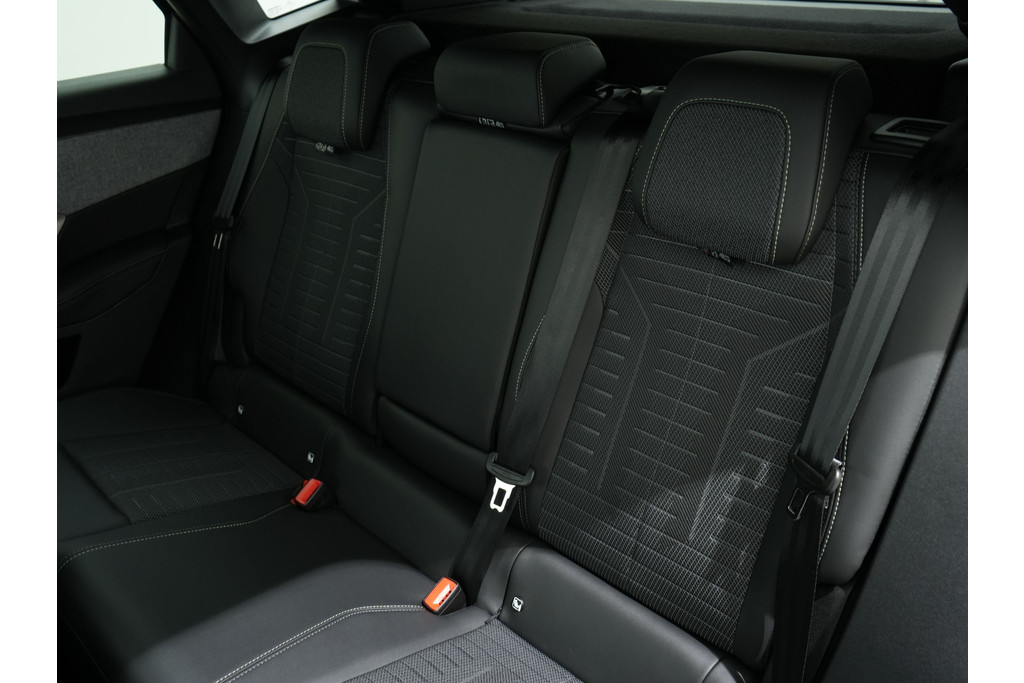 Peugeot e-3008 GT 73 KWH 210PK 54174685-4.jpg | Hvauto.nl