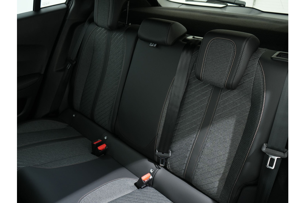 Peugeot 2008 1.2 HYBRID 145PK ALLURE E-DCS6 54186012-4.jpg | Hvauto.nl