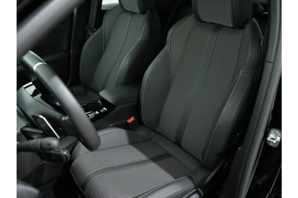 Peugeot 2008 1.2 HYBRID 145PK GT E-DCS6 54186472-3.jpg | Hvauto.nl