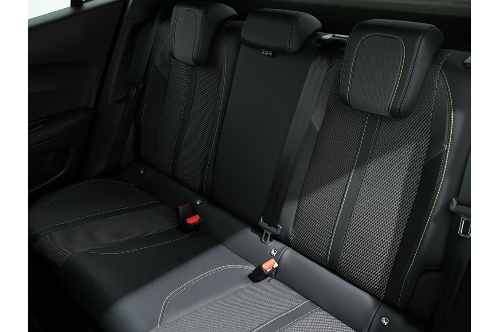 Peugeot 2008 1.2 HYBRID 145PK GT E-DCS6 54186472-4.jpg | Hvauto.nl