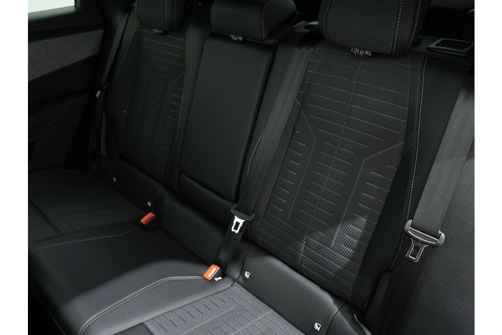 Peugeot e-3008 GT 73 KWH 210PK 54187344-4.jpg | Hvauto.nl
