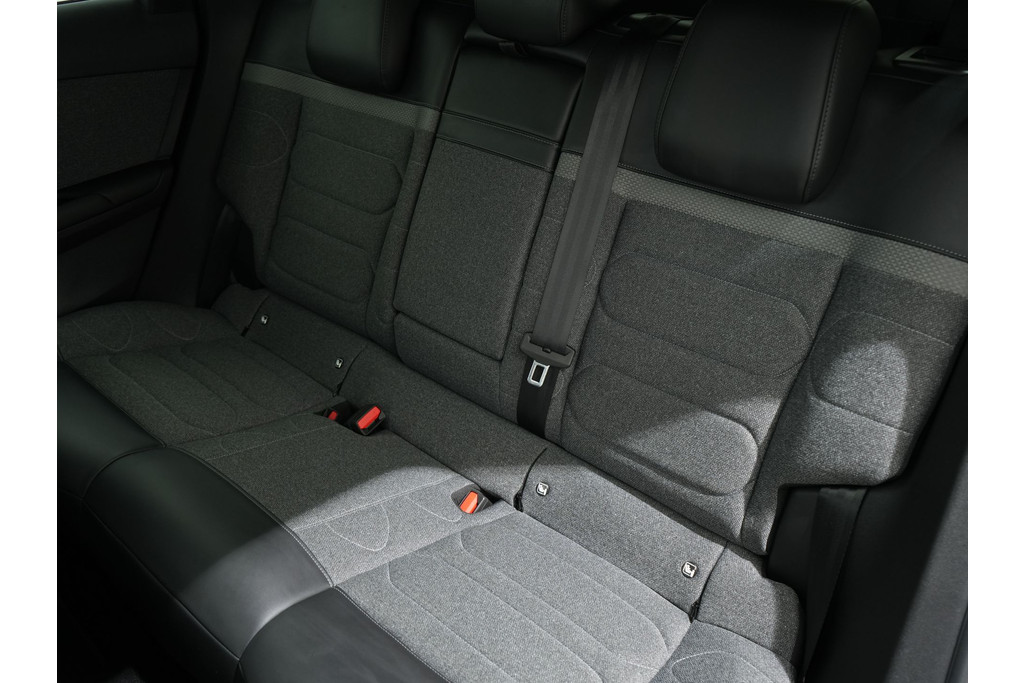 Citroën C5 X 1.2 TURBO 130PK BUSINESS EAT8 54478768-4.jpg | Hvauto.nl