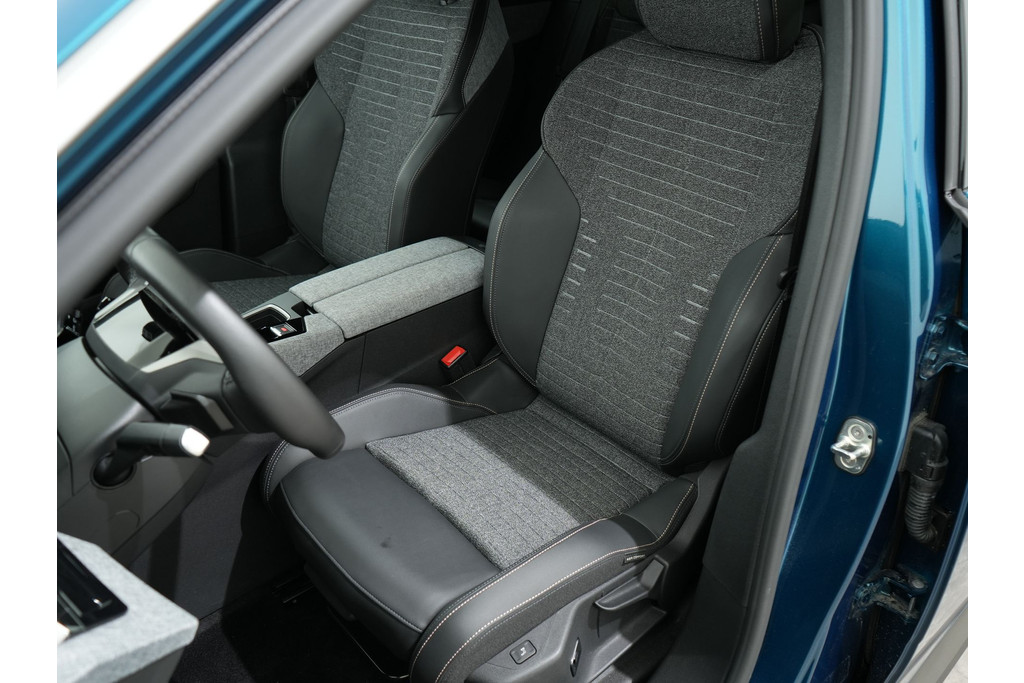 Peugeot 3008 1.2 HYBRID 145PK ALLURE E-DCS6 54662790-3.jpg | Hvauto.nl
