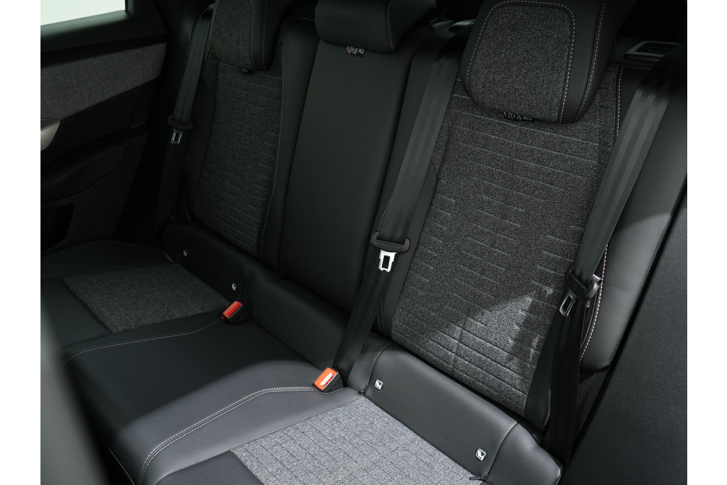 Peugeot 3008 1.2 HYBRID 145PK ALLURE E-DCS6 54662790-4.jpg | Hvauto.nl