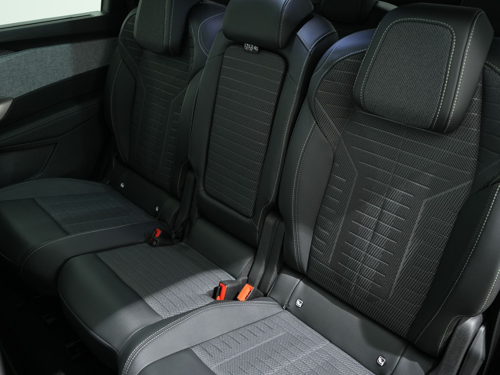 Peugeot 5008 1.2 HYBRID 145PK GT E-DCS6 7-PERS 55351406-4.jpg | Hvauto.nl