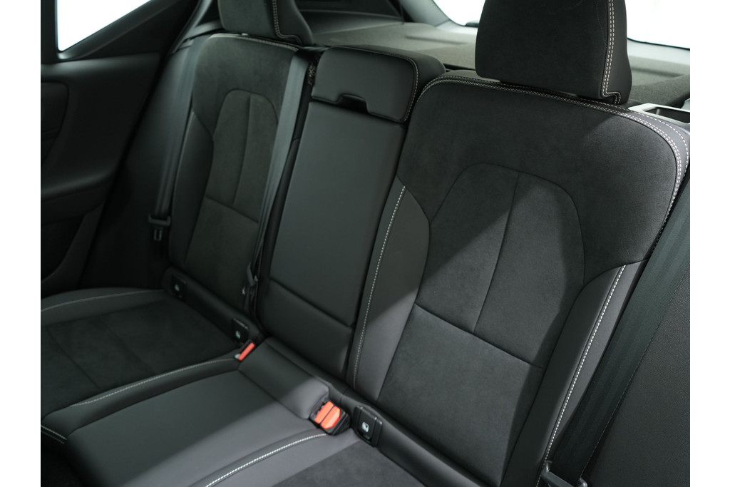 Volvo EX40 SINGLE MOTOR PLUS BLACK EDITION 70 KWH 100% SOH 55454150-4.jpg | Hvauto.nl