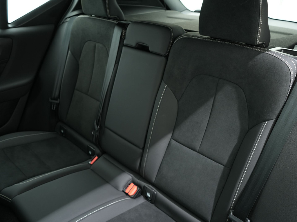 Volvo EX40 SINGLE MOTOR PLUS BLACK EDITION 70 KWH 100% SOH 55454150-4.jpg | Hvauto.nl