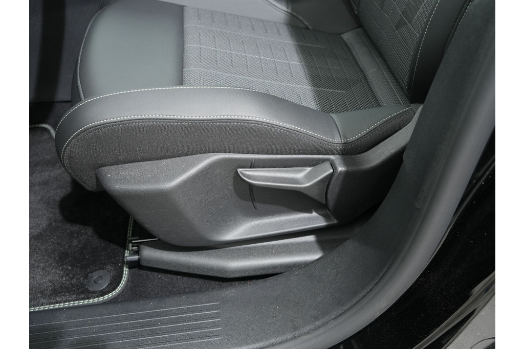 Peugeot 3008 1.2 HYBRID 145PK GT E-DCS6 55502034-26.jpg | Hvauto.nl