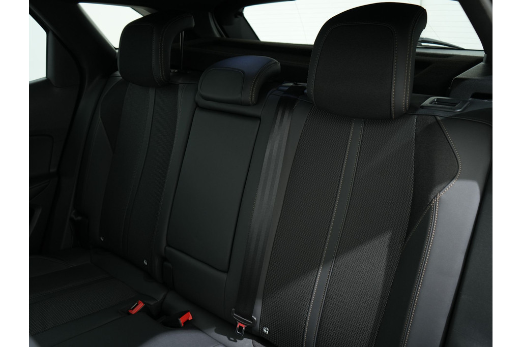 Peugeot 3008 1.2 HYBRID 145PK GT E-DCS6 55612599-4.jpg | Hvauto.nl