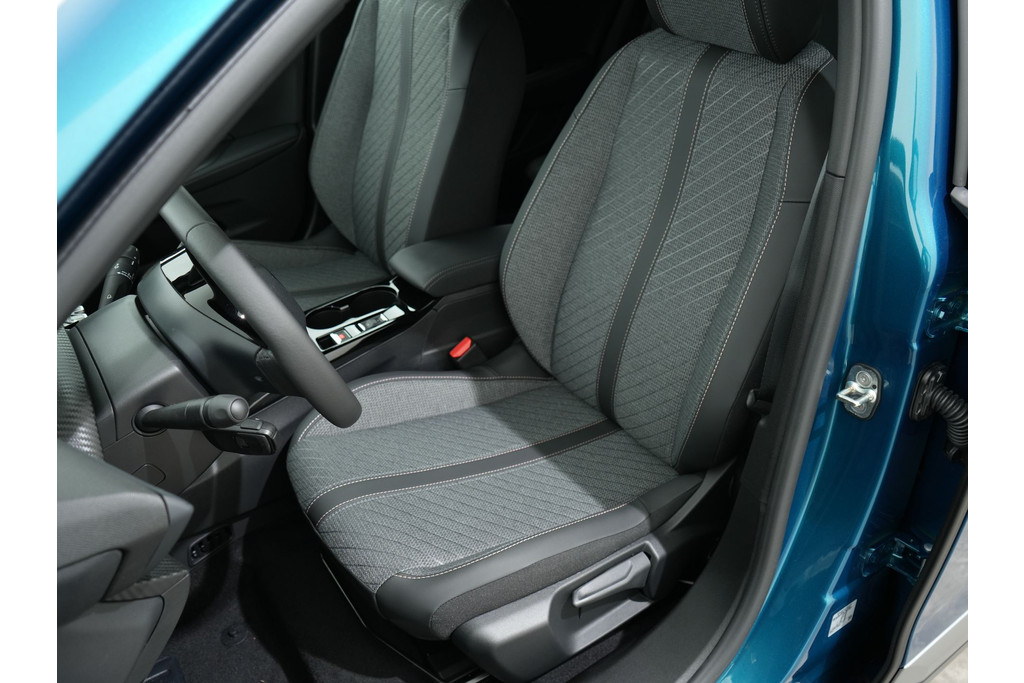 Peugeot 2008 1.2 HYBRID 145PK ALLURE E-DCS6 55812171-3.jpg | Hvauto.nl