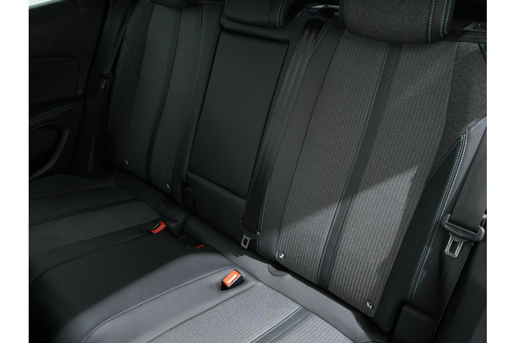 Peugeot 3008 1.2 TURBO 130PK ALLURE EAT8 56091871-4.jpg | Hvauto.nl